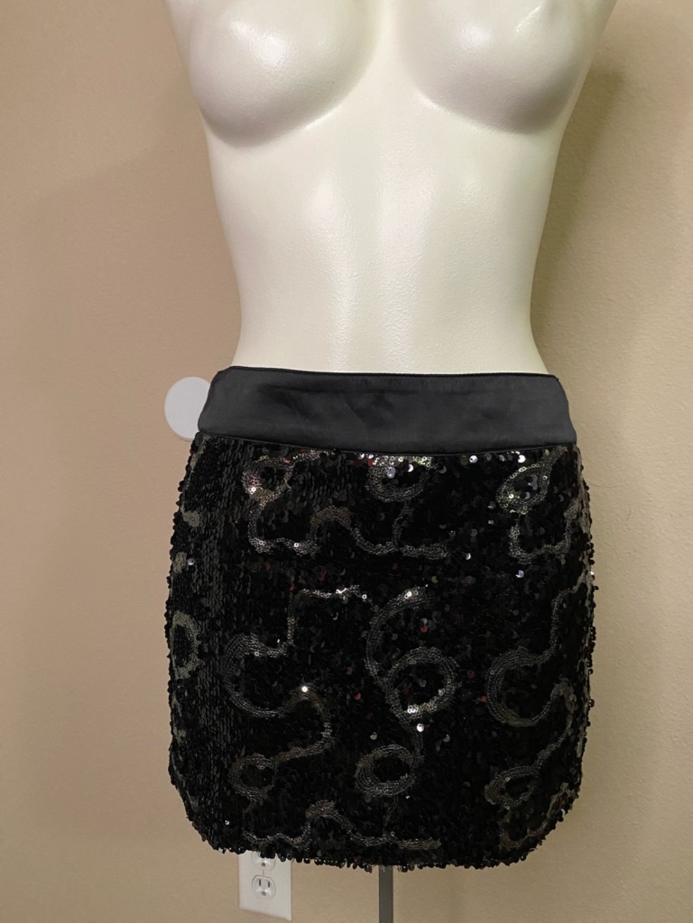 Wildcat Black silver Sequin Mini Skirt with Back Zip satin waist S 🖤 NWT